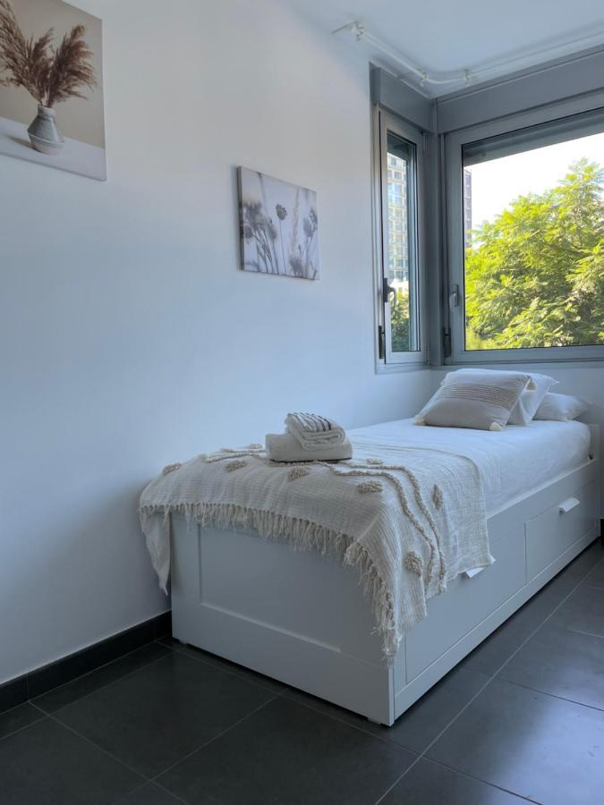 Standing Apartment Barcelona Forum ซานต์อาเตรียเดเบซอซ ภายนอก รูปภาพ